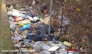 Orte - Rifiuti nelle piazzole della superstrada