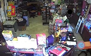 Viterbo - Squadra Mobile - Rubano 10mila euro in gratta e vinci - I ladri in azione