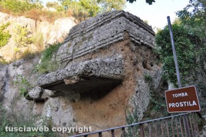 Viterbo - La necropoli etrusca di Norchia - Una tomba superstite