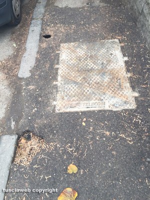 Viterbo - Buche in viale 4 Novembre