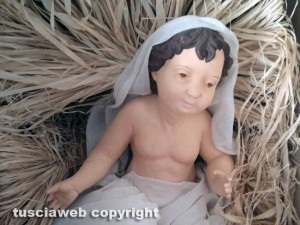 Il bambinello del presepe nello scatolone