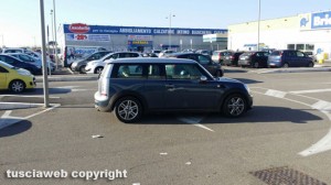Viterbo - Parcheggio selvaggio sulla Cassia Nord