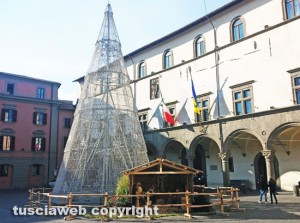 Viterbo - Albero e presepe a piazza del Comune