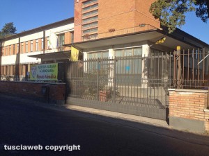 Bagnoregio - L'istituto tecnico agroalimentare onnicomprensivo F.lli Agosti con i cancelli chiusi