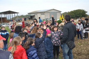 Blera - I bambini delle elementari partecipano alla semina