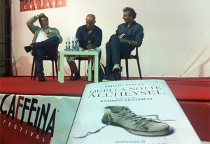 Emilio Targia mentre presenta il suo libro “Quella notte all'Heysel” a Caffeina