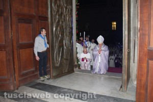 Viterbo - Giubileo - Il vescovo Fumagalli ha aperto la porta santa 