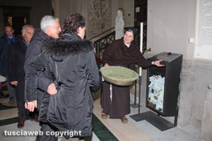 Viterbo - Santa Rosa - Le preghiere poste sotto l'urna