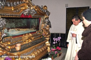 Viterbo - Santa Rosa - Le preghiere poste sotto l'urna