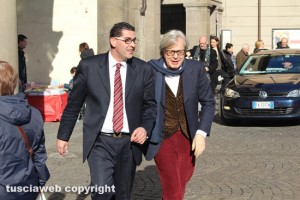 Vittorio Sgarbi arriva a palazzo dei Priori