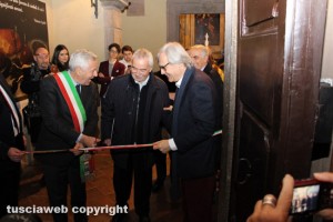 Viterbo - Il taglio del nastro della mostra "La vita silenziosa delle cose"