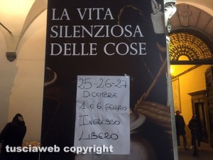 Viterbo - Degrado e approssimazione a palazzo dei Priori