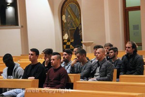 Sport - Calcio - Viterbese - La squadra durante la messa celebrata da don Pino