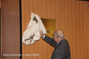 Aula della Corte d'Assise viterbese intitolata al giudice Amato - Il presidente Pacioni scopre la targa