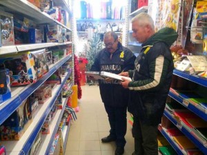 Guardia di finanza - Il sequestro d'articoli natalizi