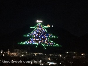 Auguri da Gubbio - L'albero di Natale sul monte di Sant'Ubaldo