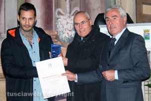 Viterbo - Andrea Di Luisa premiato dal presidente del comitato regionale del Coni Riccardo Viola