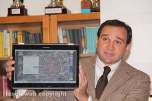 Alessandro Marchese di Securshop mostra la generazione dell'allarme