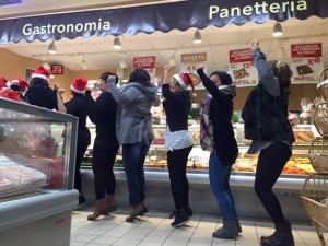 Todis Viterbo - Un Flash mob per fare gli auguri di Natale