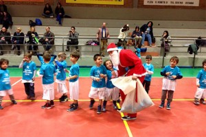 Sport - Basket - Stella azzurra - Lo scambio di auguri alla palestra della Verità