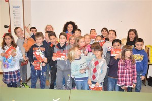 I postini di Babbo Natale incontrano i piccoli alunni della scuola Canevari