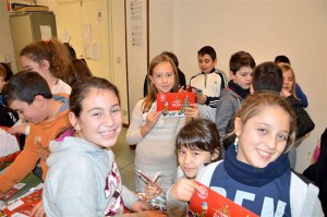 I postini di Babbo Natale incontrano i piccoli alunni della scuola Canevari