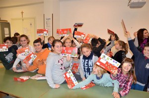 I postini di Babbo Natale incontrano i piccoli alunni della scuola Canevari