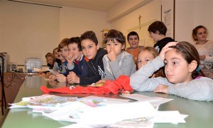 I postini di Babbo Natale incontrano i piccoli alunni della scuola Canevari