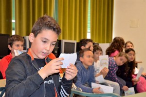 I postini di Babbo Natale incontrano i piccoli alunni della scuola Canevari