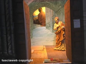 Viterbo - La costruzione del presepe nella chiesa di S. Francesco