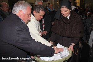 Viterbo - Santa Rosa - Le preghiere poste sotto l'urna