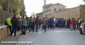 Bagnoregio - L'istituto tecnico agroalimentare onnicomprensivo F.lli Agosti con i cancelli chiusi