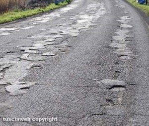 Le buche sulle strade della provincia