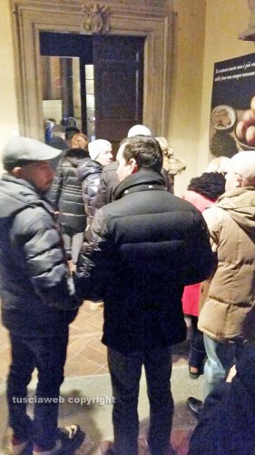 Tutti in fila per la mostra a palazzo dei Priori