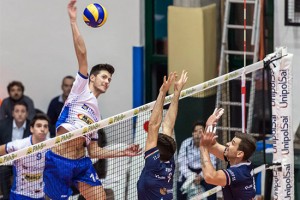 Sport - Pallavolo - Tuscania volley - Il centrale Davide Esposito in azione