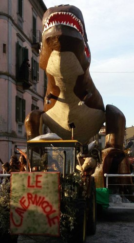 Montefiascone - La sfilata dei carri allegorici