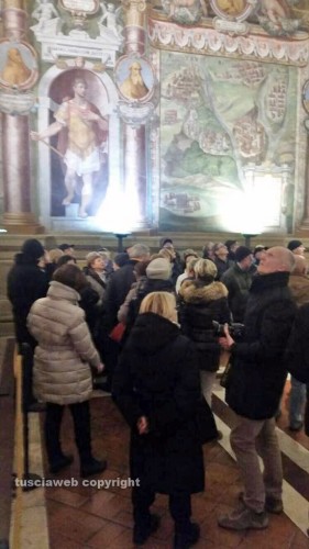 Tutti in fila per la mostra a palazzo dei Priori