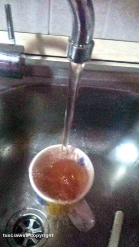 Fabrica di Roma - Acqua rossa dai rubinetti