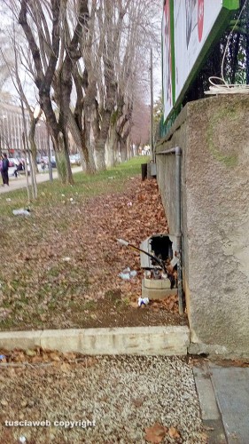 Viterbo - Viale Trento - Centralina elettrica rotta