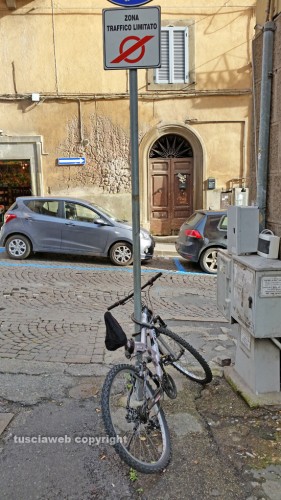 Viterbo - Bici abbandonata da otto mesi 
