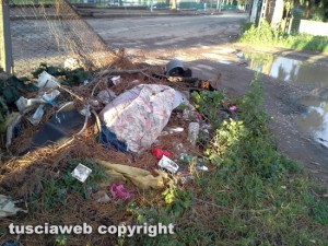 Viterbo - Salamaro - Ennesima discarica a cielo aperto