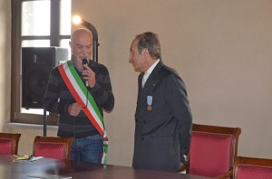 Gradoli - Il sindaco Luigi Buzi, il viceprefetto Salvatore Grillo