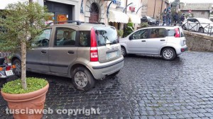 Viterbo - Via Dobici - Multa a un'auto con il tagliandino disabili