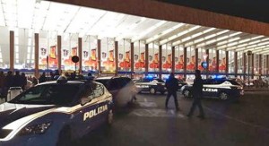 Roma - La polizia setaccia l'area della stazione Termini