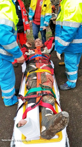 Vetralla - I soccorsi ad Antonio Vestri dopo l'incidente con la moto da cross
