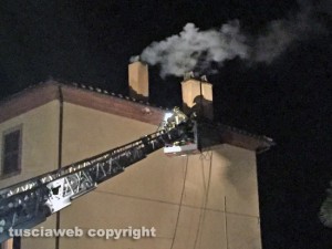 Viterbo - Incendio in una abitazione - L'intervento dei vigili del fuoco