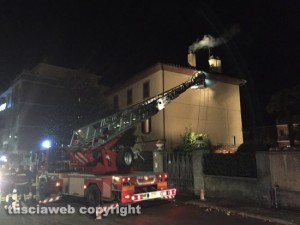 Viterbo - Incendio in una abitazione - L'intervento dei vigili del fuoco