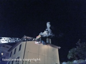 Viterbo - Incendio in una abitazione - L'intervento dei vigili del fuoco