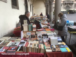 Viterbo - Il mercatino Paper only