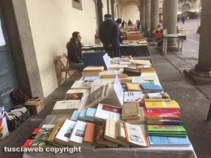 Viterbo - Il mercatino Paper only